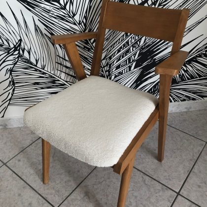 Chaise scandinave tissu bouclette