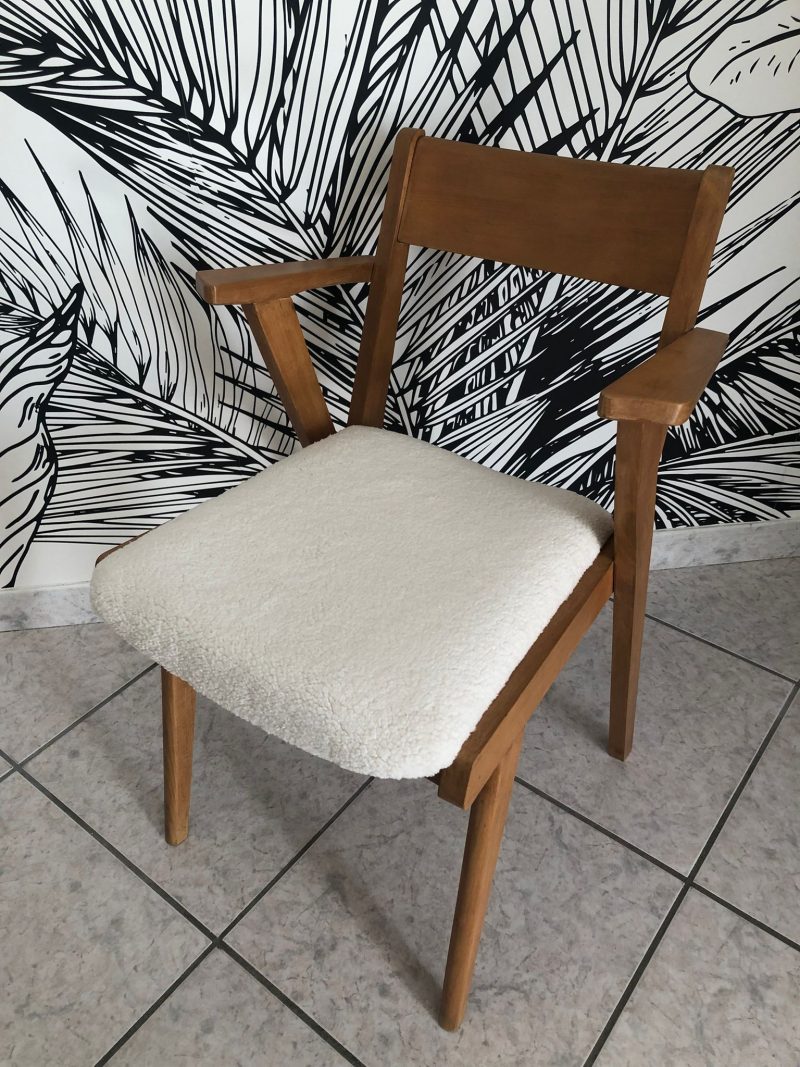 Chaise scandinave tissu bouclette