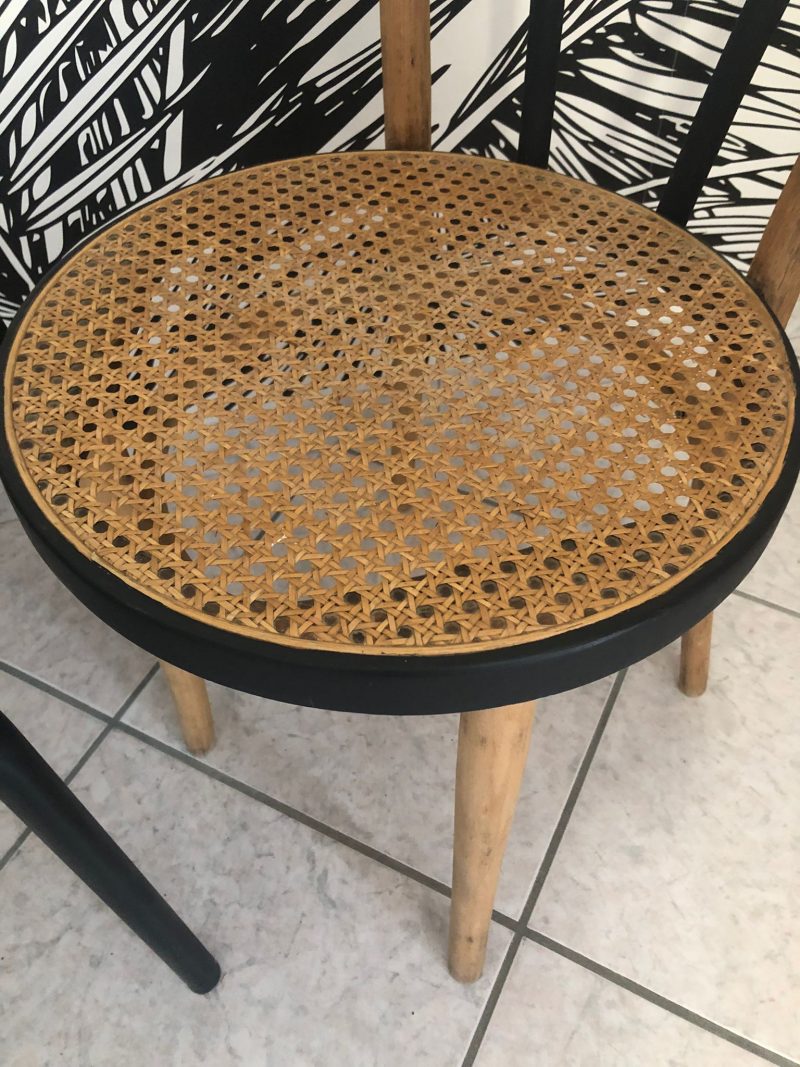 Lot de 2 chaises et 1 tabouret – Image 5