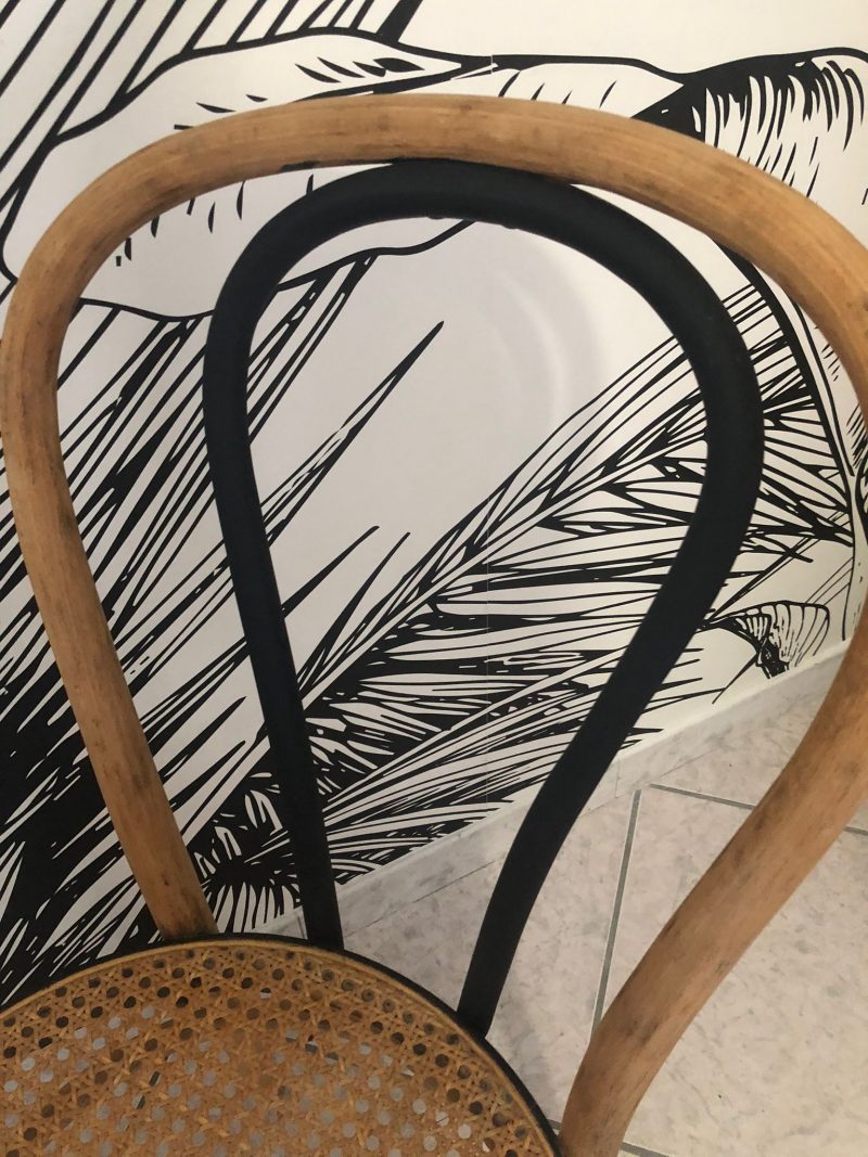 Lot de 2 chaises et 1 tabouret – Image 4