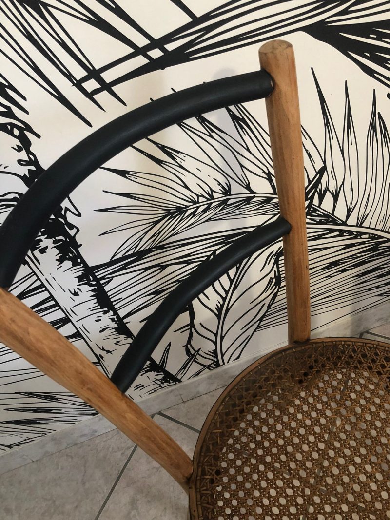 Lot de 2 chaises et 1 tabouret – Image 3