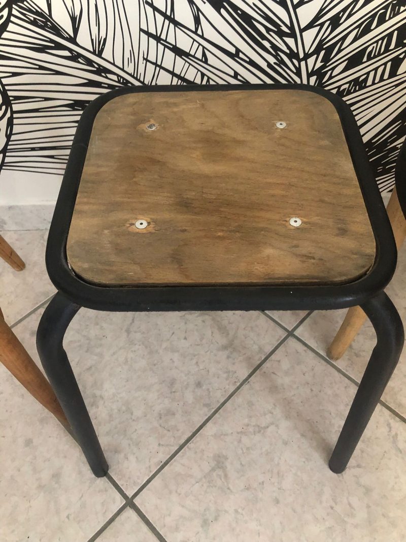 Lot de 2 chaises et 1 tabouret – Image 2