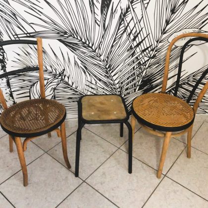 Lot de 2 chaises et 1 tabouret