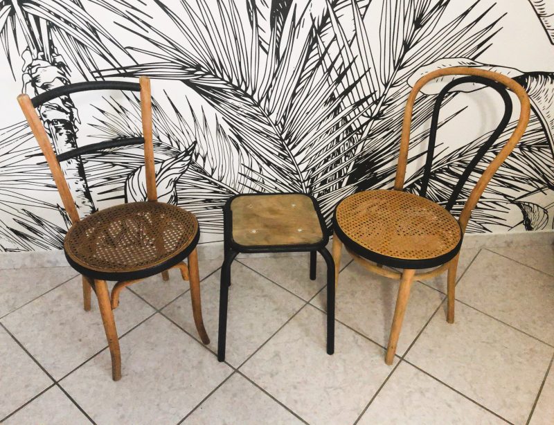 Lot de 2 chaises et 1 tabouret